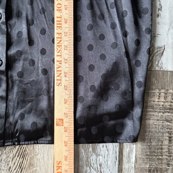 Le Lis Collection Tone On Tone Black Polka Dot Silky Top Large Holiday Classic - Picture 7 of 8